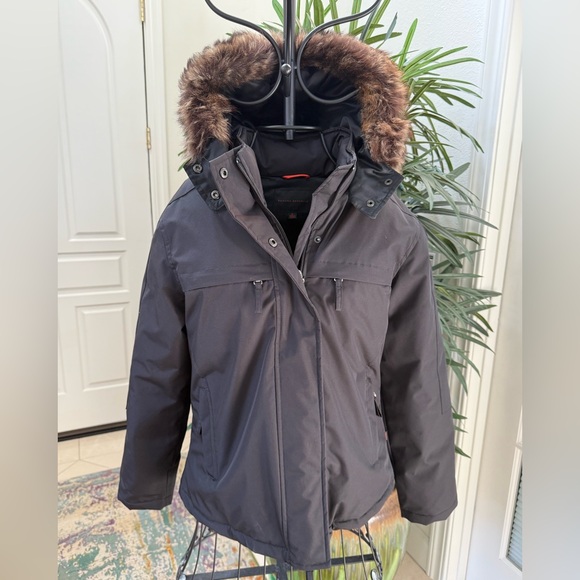 Banana Republic Jackets & Blazers - Banana Republic Black Parka Jacket with Faux Fur Hood.